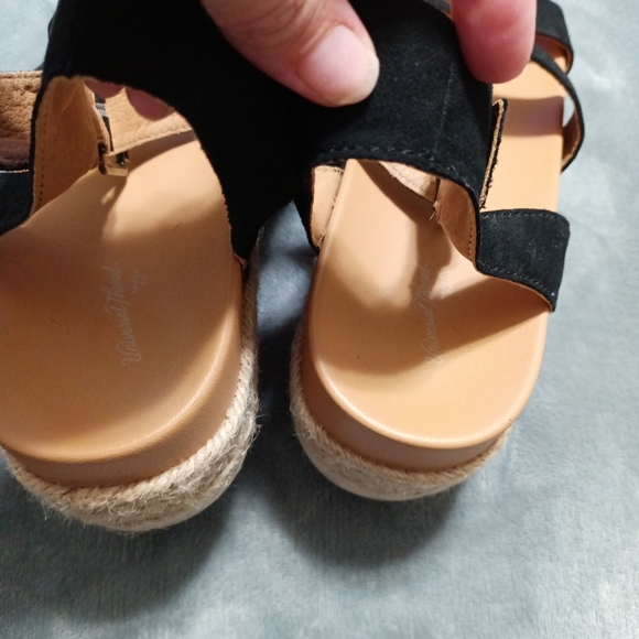 Women's Universal Thread Black Strappy Chunky Wedge Woven Suede Sandals Size 11 - Picture 7 of 7